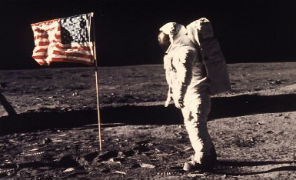 armstrong_luna_296